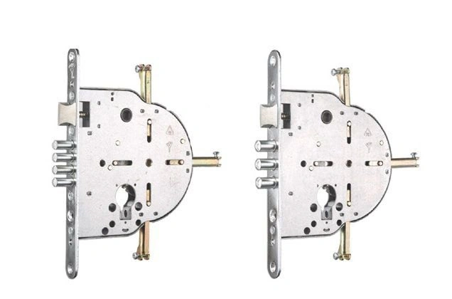 מנעול רב־בריחי Mul-T-Lock דגם 235 / 265 לדלת פלדה או עץ